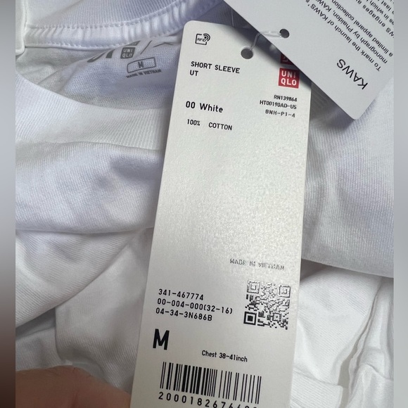 NEW Uniqlo T-Shirt KAWS Pink Graphic Size: M - Picture 5 of 5